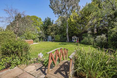 6 Lang Close, Fetcham, Leatherhead, KT22 9NL