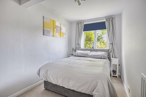 6 Lang Close, Fetcham, Leatherhead, KT22 9NL