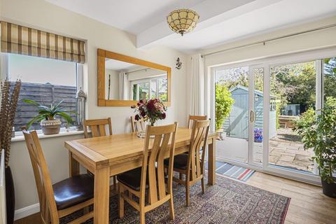 6 Lang Close, Fetcham, Leatherhead, KT22 9NL