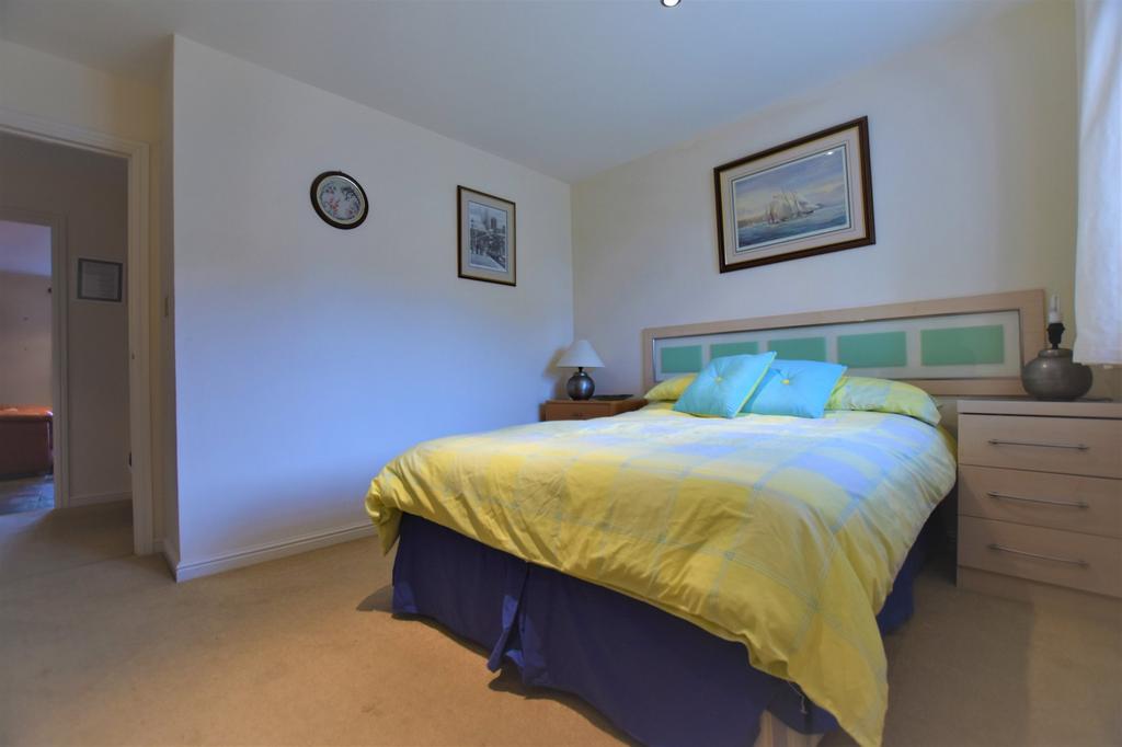Medina View, East Cowes 2 bed flat to rent £900 pcm (£208 pw)