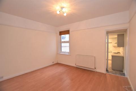 2 bedroom terraced house to rent, Pelham Road, Cowes