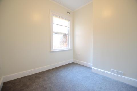 2 bedroom apartment to rent, Ground Floor Flat, Basingstoke Road, Reading