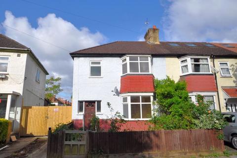3 bedroom end of terrace house for sale, Queens Road, New Malden