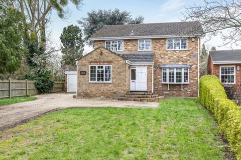 4 bedroom detached house to rent, The Paddock