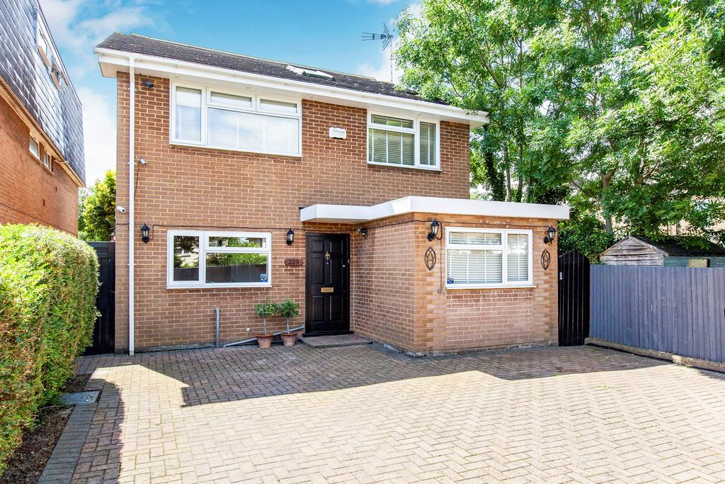 Dedworth Road 4 bed detached house to rent £2,700 pcm (£623 pw)
