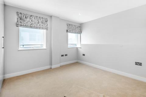 2 bedroom apartment to rent, Station Road, Gerrards Cross