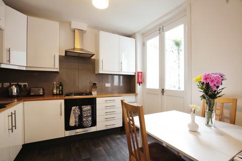 1 bedroom in a house share to rent, Kensington Garden Square