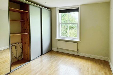 2 bedroom flat to rent, Killyon Road