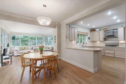 3 Craigerne Crescent, Peebles, EH45 9HW