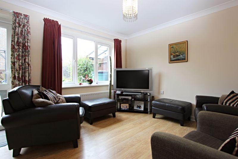 Milton Close, Basingstoke RG24 3 bed terraced house for sale £300,000