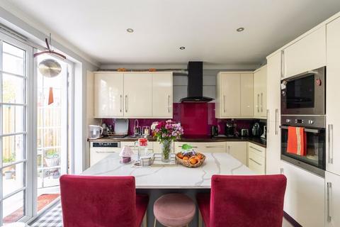 4 bedroom terraced house for sale, Lewiston Close, Worcester Park, KT4