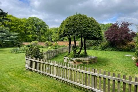 2 bedroom flat for sale, Wycombe Road, Great Missenden HP16