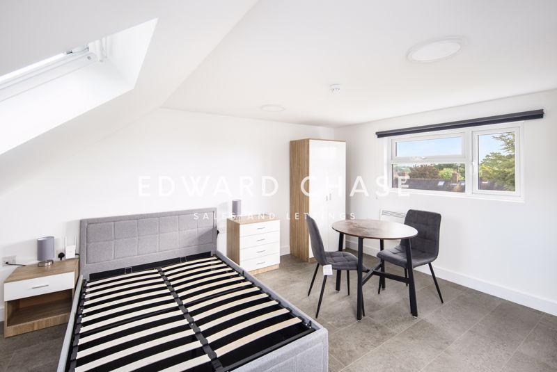 Barrington Road, Loughton, IG10 1 bed property to rent £1,199 pcm (£