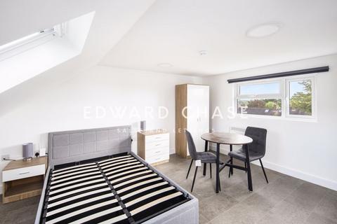 1 bedroom property to rent, Barrington Road, Loughton, IG10