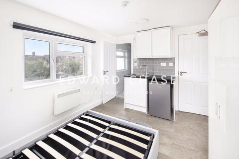 1 bedroom property to rent, Barrington Road, Loughton, IG10