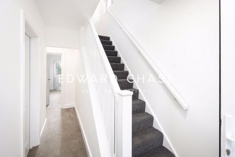 3 bedroom property to rent, Barrington Road, Loughton, IG10