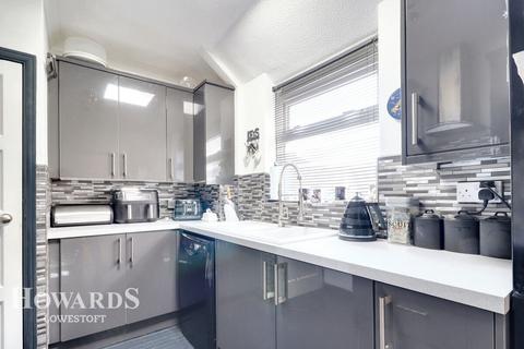 35 Ashley Downs, Lowestoft, NR32 4EX