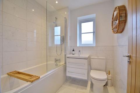 8 Bishops Way, Worminghall, Aylesbury, HP18 9GG