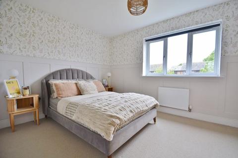 8 Bishops Way, Worminghall, Aylesbury, HP18 9GG