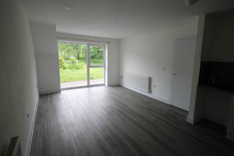 2 bedroom flat to rent, Commercial Road, Machen,