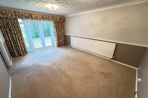 2 bedroom ground floor flat to rent, Linden Close, Dunstable, Bedfordshire, LU5