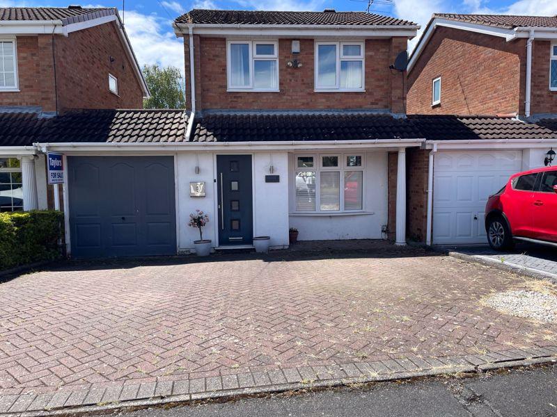 Cheyne Walk, Brierley Hill DY5 3 bed detached house for sale £290,000