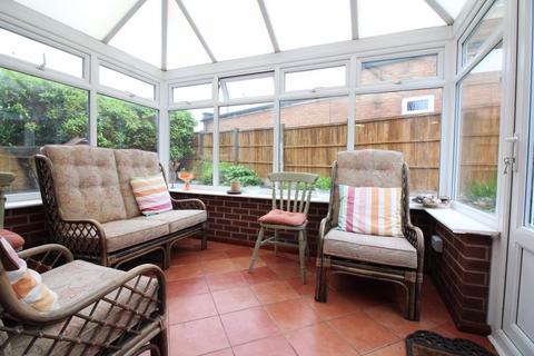 3 bedroom semi-detached house for sale, Barnett Close, Kingswinford DY6