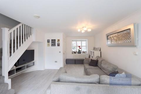 3 bedroom house for sale, Lombardy Close, The Avenue IG6