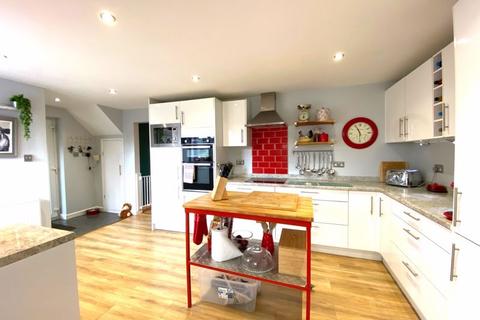 90 Great Close, South Witham, Grantham, NG33 5QJ
