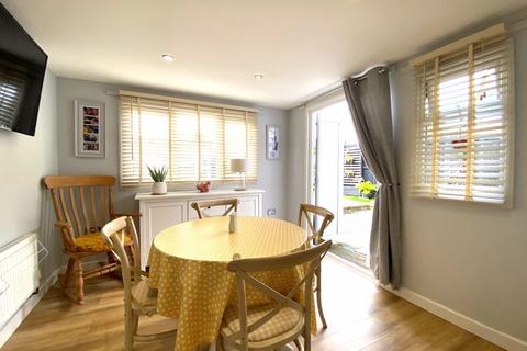 90 Great Close, South Witham, Grantham, NG33 5QJ