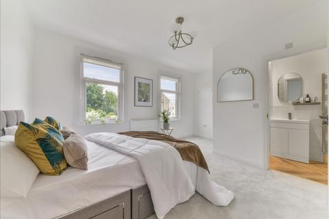 30 Reynolds Road, London, SE15 3AH