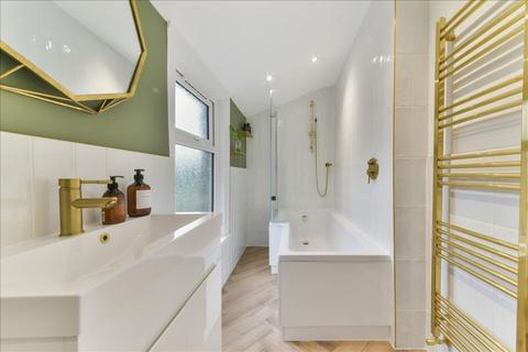 30 Reynolds Road, London, SE15 3AH