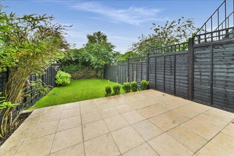 30 Reynolds Road, London, SE15 3AH