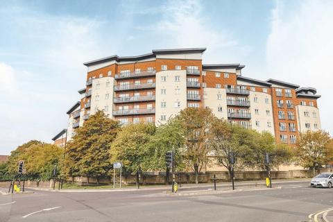 2 bedroom flat for sale, Aspects Court, Slough, SL1 2EG