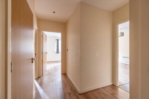 2 bedroom flat for sale, Aspects Court, Slough, SL1 2EG