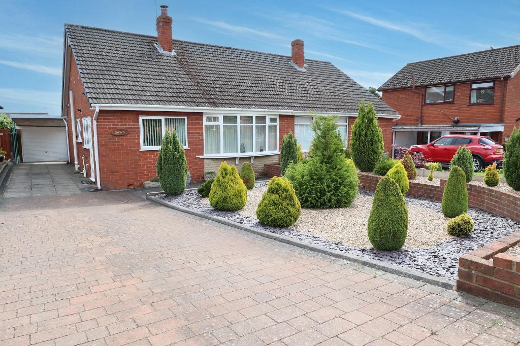 Tittensor, Stoke on Trent ST12 2 bed semidetached house to rent £895