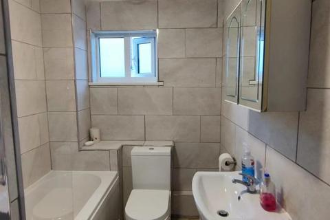 3 bedroom house to rent, Brownlow Road, London, E8 4PJ
