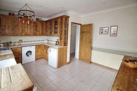 6 Castle Drive, Northborough, Peterborough, PE6 9DG