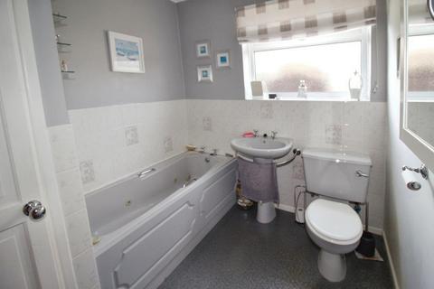 6 Castle Drive, Northborough, Peterborough, PE6 9DG
