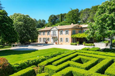 14 bedroom country house, Aix-En-Provence, Bouches-Du-Rhone, France