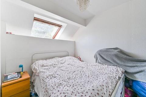 1 bedroom terraced house for sale, Limpsfield Avenue, Mitcham, Thornton Heath, CR7