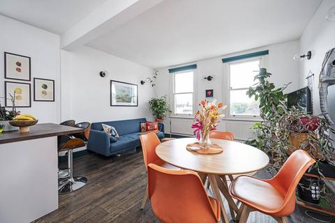 3 bedroom flat for sale, Squirries Street, Shoreditch, London, E2