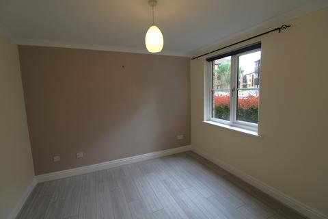 1 bedroom ground floor flat to rent, Rushdon Close, Romford, Essex, RM1