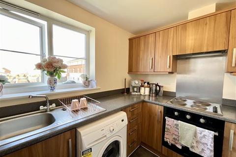 2 bedroom flat for sale, Doveholes Drive, Handsworth, Sheffield, S13 9DR