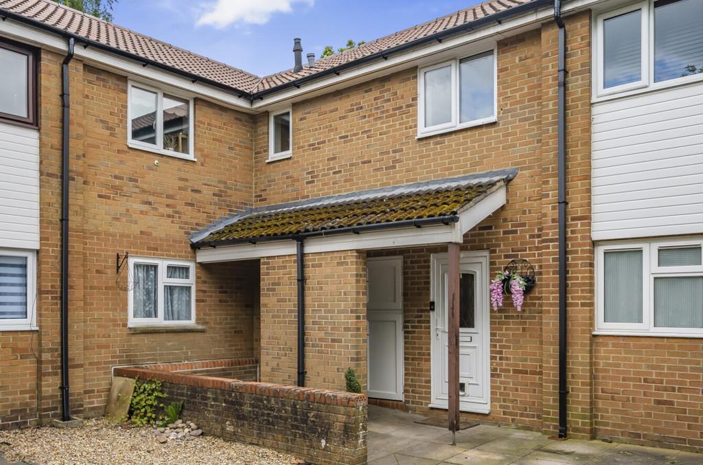Leaves Green, Bracknell, Berkshire 2 bed apartment for sale £265,000
