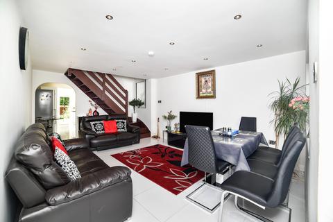 10 Beeton Close, Pinner, HA5 4NZ