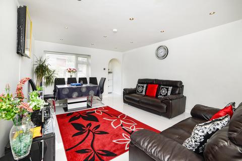 10 Beeton Close, Pinner, HA5 4NZ