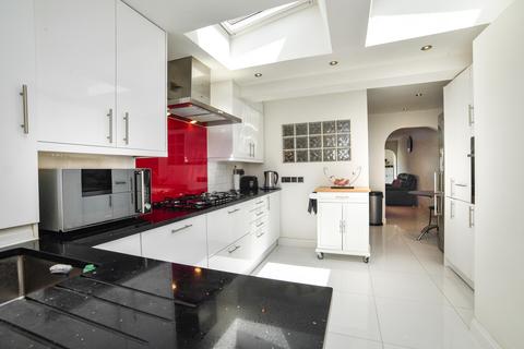 10 Beeton Close, Pinner, HA5 4NZ