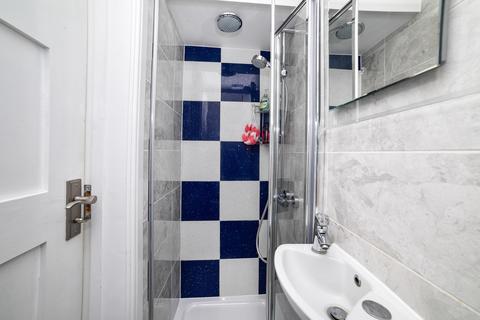 10 Beeton Close, Pinner, HA5 4NZ