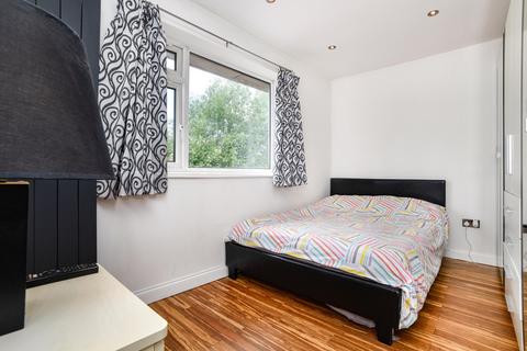 10 Beeton Close, Pinner, HA5 4NZ